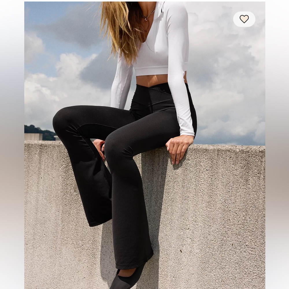 OFFLINE By Aerie Real Me High Waisted Crossover Flare Legging Size M